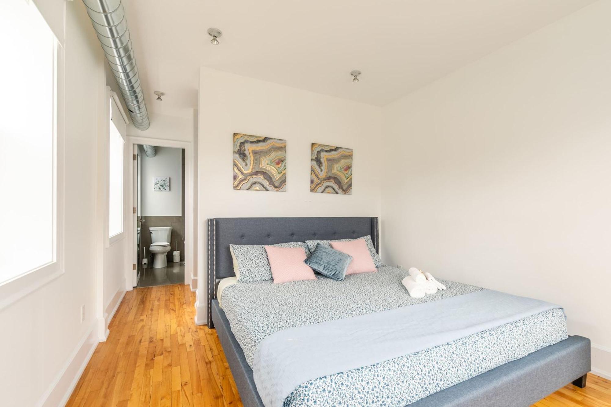 Modern 2 Bedroom Condo - Heart Of Leslieville Toronto Exterior foto